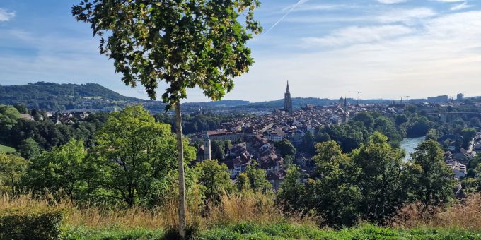 Im Restaurant Rosengarten: Vom Tisch aus geniessen Besuchende einen herrlichen Blick auf die Berner Altstadt. Restaurant