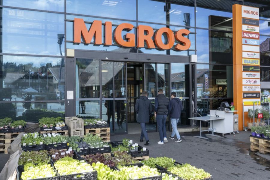 Bei Detailhändlern wie der Migros wird viel Falschgeld entdeckt.