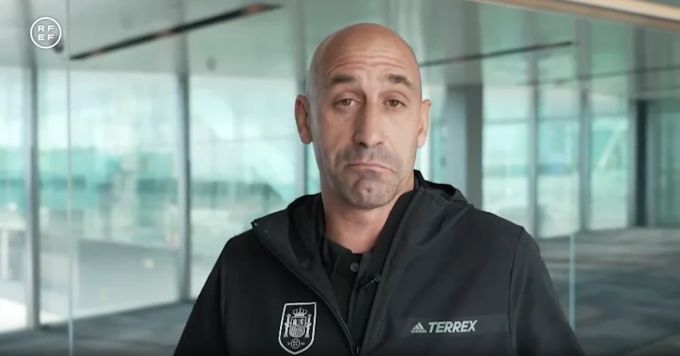 Luis Rubiales entschuldigt sich für seinen Kuss auf den Mund von Jennifer Hermoso. Luis Rubiales