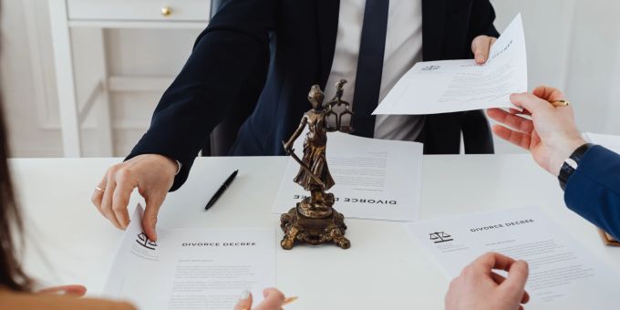 In Basel steht ein Mann vor Gericht. Rechtsschutz