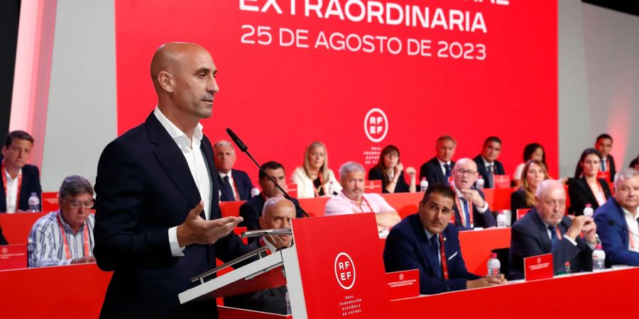 Luis Rubiales, Präsident des spanischen Fussballverbandes RFEF, spricht bei der Ausserordentlichen Generalversammlung des Verbandes in Madrid.