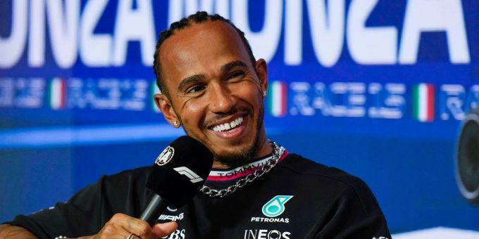 Lewis Hamilton glaubt an einen achten WM-Titel. Lewis Hamilton
