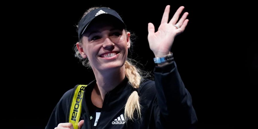 Die beste Tennisspielerin der dänischen Geschichte, Caroline Wozniacki, winkt den Fans vor dem Spiel.