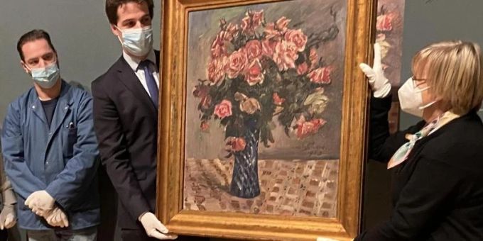Das Gemälde «Blumen» von Lovis Corinth wird während einer Pressekonferenz der Königlichen Museen für Schöne Künste in Brüssel gezeigt. Foto: Maarten Weynants/BELGA/dpa Das Gemälde «Blumen» von Lovis Corinth wird während einer Pressekonferenz der Königlichen Museen für Schöne Künste in Brüssel gezeigt. Foto: Maarten Weynants/BELGA/dpa