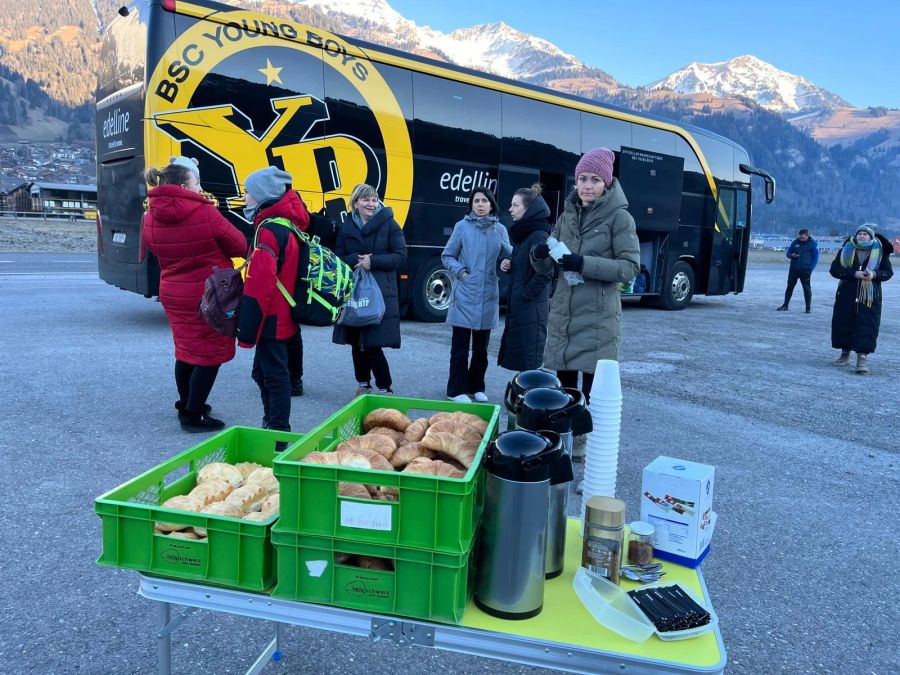 Anfang März kamen rund 40 Personen mit dem YB-Car in Frutigen BE an.