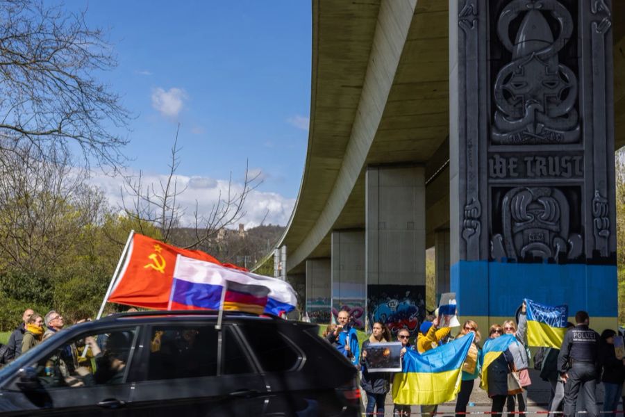 Bei der Demo für Russland in Lörrach (D) nahmen auch Schweizer teil, wie die örtliche Polizei Nau.ch auf Anfrage erklärte.