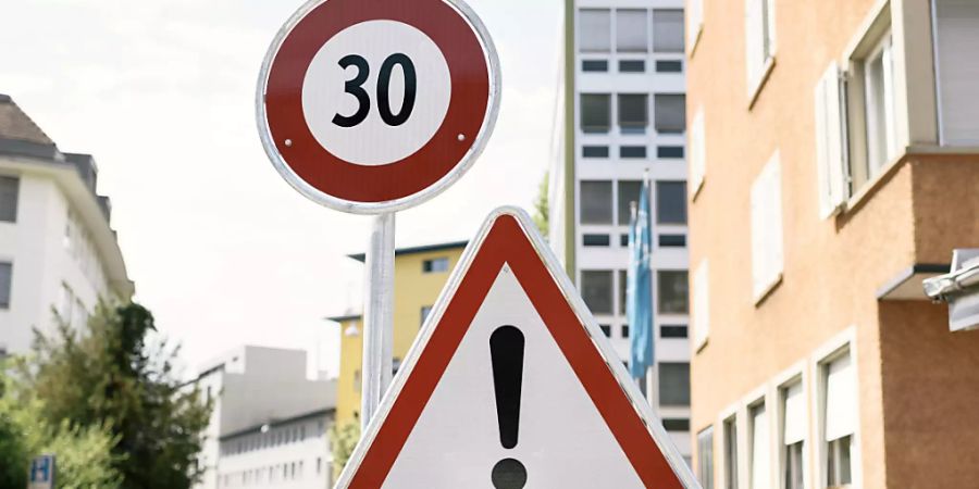 Gegen immer mehr Tempo-30-Zonen in Städten gehen verschiedene Verbände auf die Barrikaden. (Symbolbild)