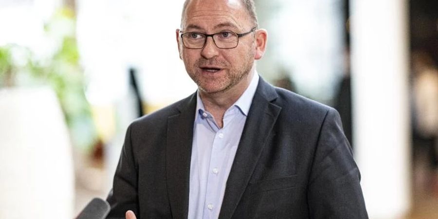 Der Verdi-Chef Frank Werneke verlangt angesichts der gestiegenen Energiepreise unbürokratische Hilfen für Bürgerinnen und Bürger. Foto: Fabian Sommer/dpa