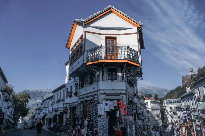 Wegen ihrer architektonischen Besonderheit wurde die südalbanische Stadt Gjirokastra zum UNESCO-Weltkulturerbe ernannt. Gjirokastra