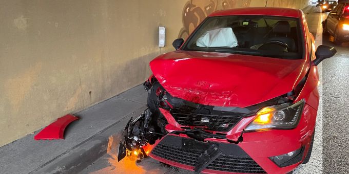 Das Fluchtfahrzeug. Henggart ZH Flucht Unfall