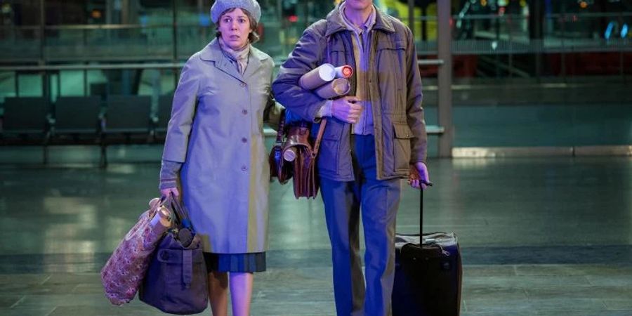 Olivia Colman und David Thewlis in der Serie «Landscapers», das ab 10.02. auf Sky zu sehen ist. Foto: Stefania Rosini/© 2021 Sister Pictures Limited/Sky Studios/dpa