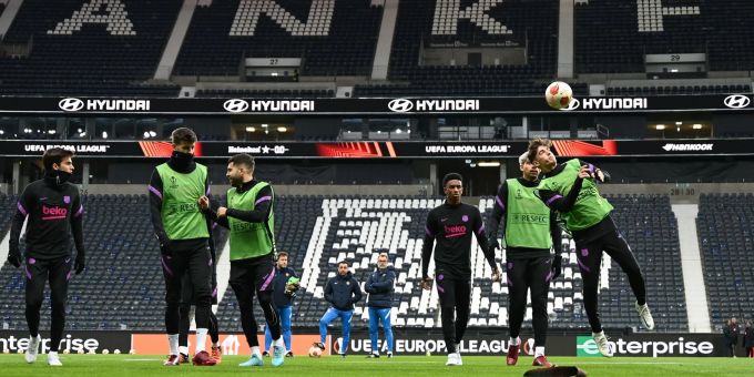Die Spieler vom FC Barcelona nehmen am Abschlusstraining einen Tag vor dem Spiel bei Eintracht Frankfurt teil. Die Spieler vom FC Barcelona nehmen am Abschlusstraining einen Tag vor dem Spiel bei Eintracht Frankfurt teil.