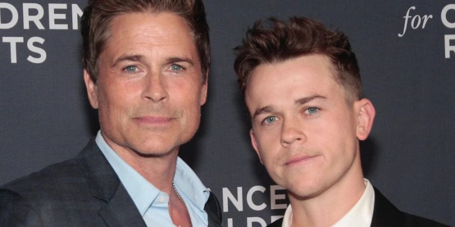 Rob Lowe (l.) und sein Sohn John Owen Lowe (r.) machen gemeinsame Sache.