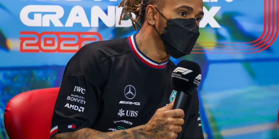 Freut sich über neue Hersteller in der Formel 1: Lewis Hamilton bei der Pressekonferenz vor dem ersten Training in Melbourne.