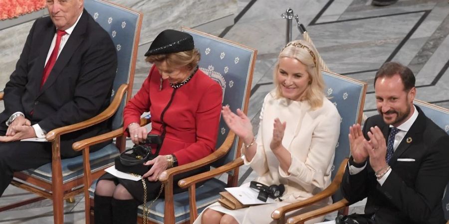 Das Königspaar Harald und Sonja (l.) mit dem Kronprinzenpaar Mette-Marit und Haakon bei der Friedensnobelpreis-Verleihung im Jahr 2019 in Oslo.