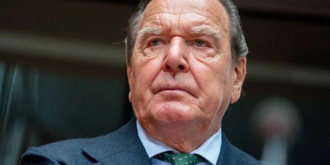Ex-Bundeskanzler Gerhard Schröder fordert ein Ende des Krieges in der Ukraine. Foto: Kay Nietfeld/dpa Ex-Bundeskanzler Gerhard Schröder fordert ein Ende des Krieges in der Ukraine. Foto: Kay Nietfeld/dpa