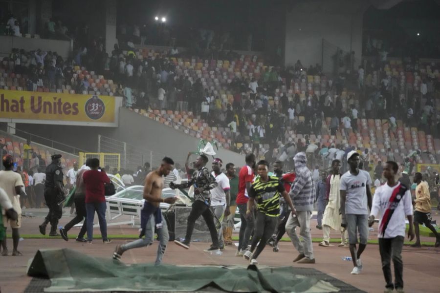 Nigeria-Fans machen Jagd auf die eigenen Spieler.