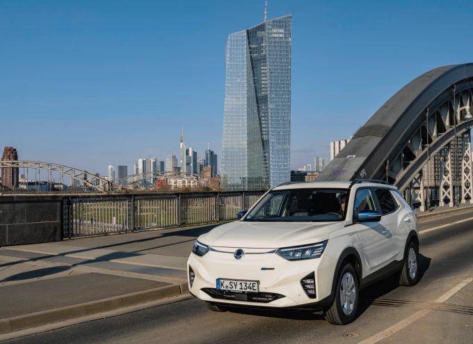 Der Ssangyong Korando e-Motion macht auch in der Grosstadt eine gute Figur Ssangyong Korando e-Motion