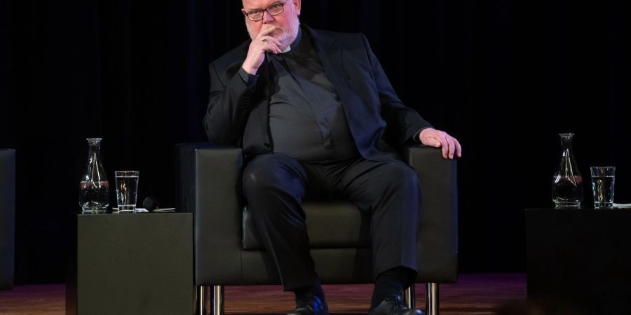 Der Münchner Kardinal Reinhard Marx nimmt an einem Podiumsgespräch teil.