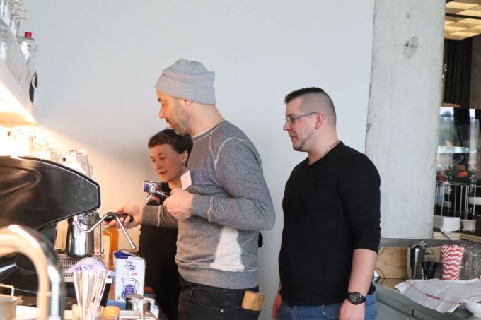 Im «Dock8» sind alle willkommen, das Team ermöglicht Gastronomie für jedermann. Bild 1