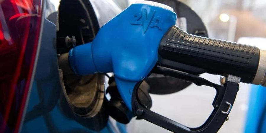 Nach dem russischen Militärangriff auf die Ukraine könnten auch die Energie- und Kraftstoffpreise weiter steigen. Foto: Sven Hoppe/dpa