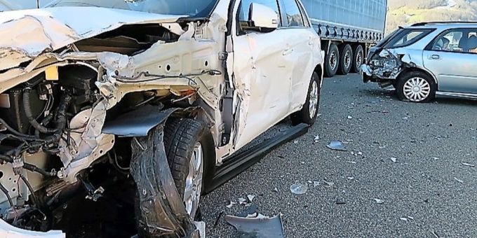 Auffahrkollision auf der Autobahn A3.