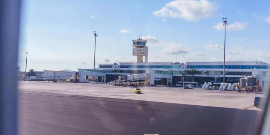 Der Ferienflieger startete am Flughafen auf Lanzarote. Ziel: Hamburg. Foto: Andreas Arnold/dpa