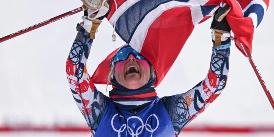 Norwegens Langlauf-Star Therese Johaug gewann auch das Massenstartrennen über 30 Kilometer. Foto: Hendrik Schmidt/dpa-Zentralbild/dpa