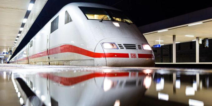 In Hamburg steht der Bahnhof unter Wasser. Zeynep