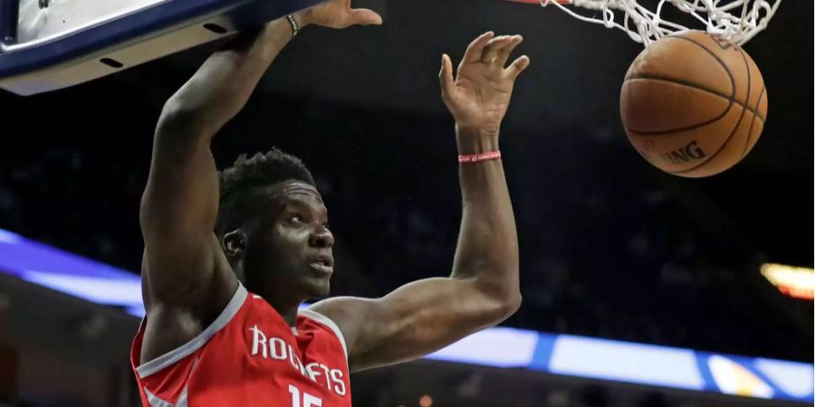 Capela erzielt gegen San Antonio 18 Punkte.