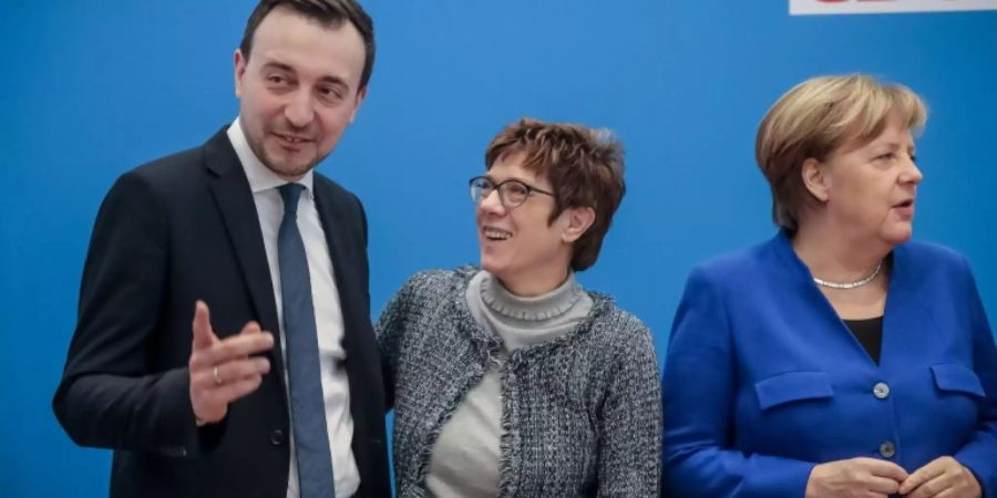 Paul Ziemiak, Annegret Kramp-Karrenbauer und Angela Merkel