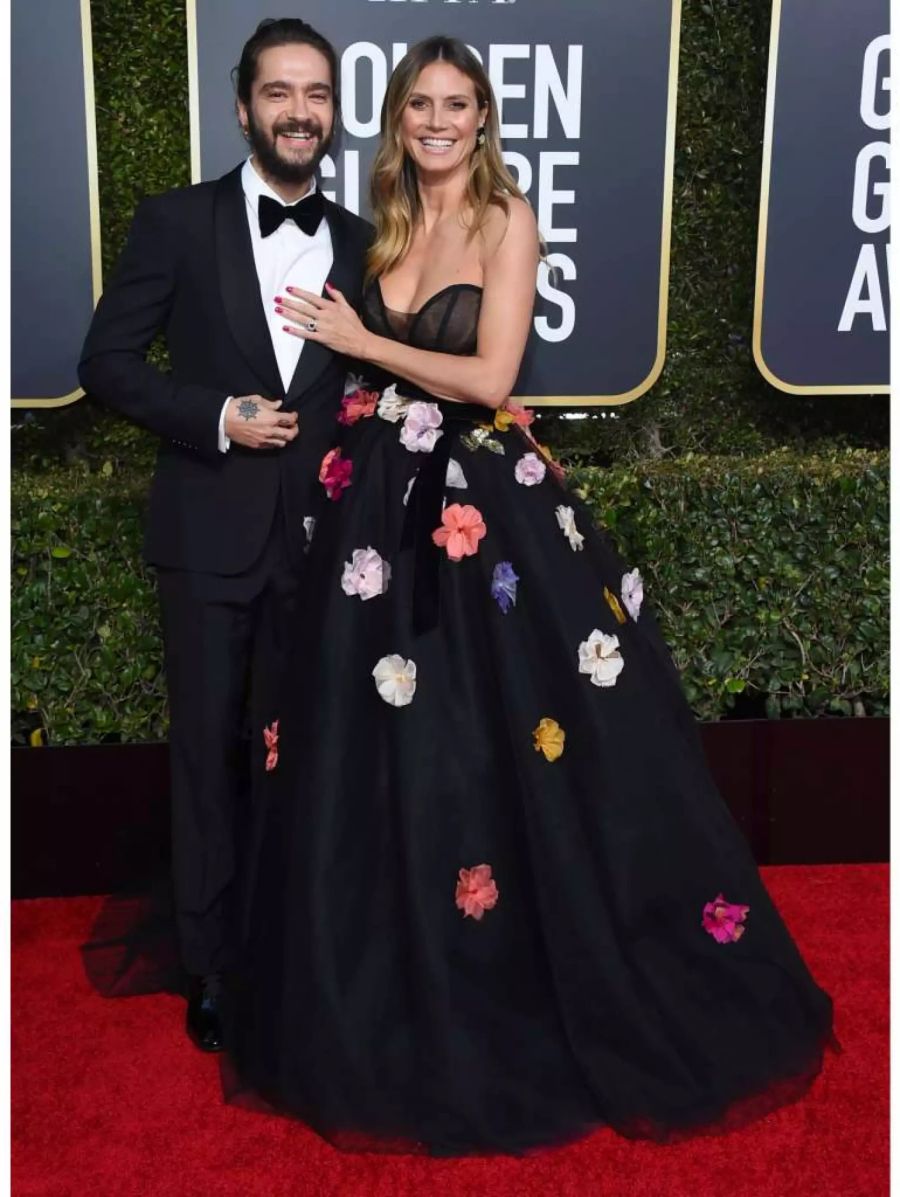 Heidi Klum und Tom Kaulitz strahlen an den Golden Globes um die Wette. Das Model zeigte dabei stolz seinen Verlobungsring.