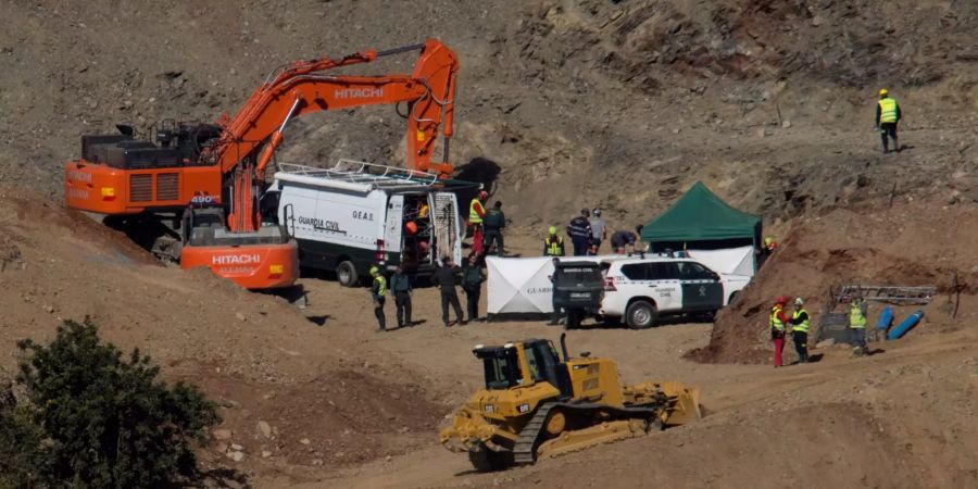 Rund um die Uhr sind die Einsatzkräfte in Malaga im Einsatz.