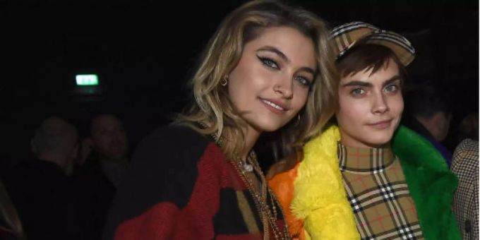 Händchenhaltend ins Hotelzimmer - Sind Paris Jackson und Cara Delevingne verliebt?