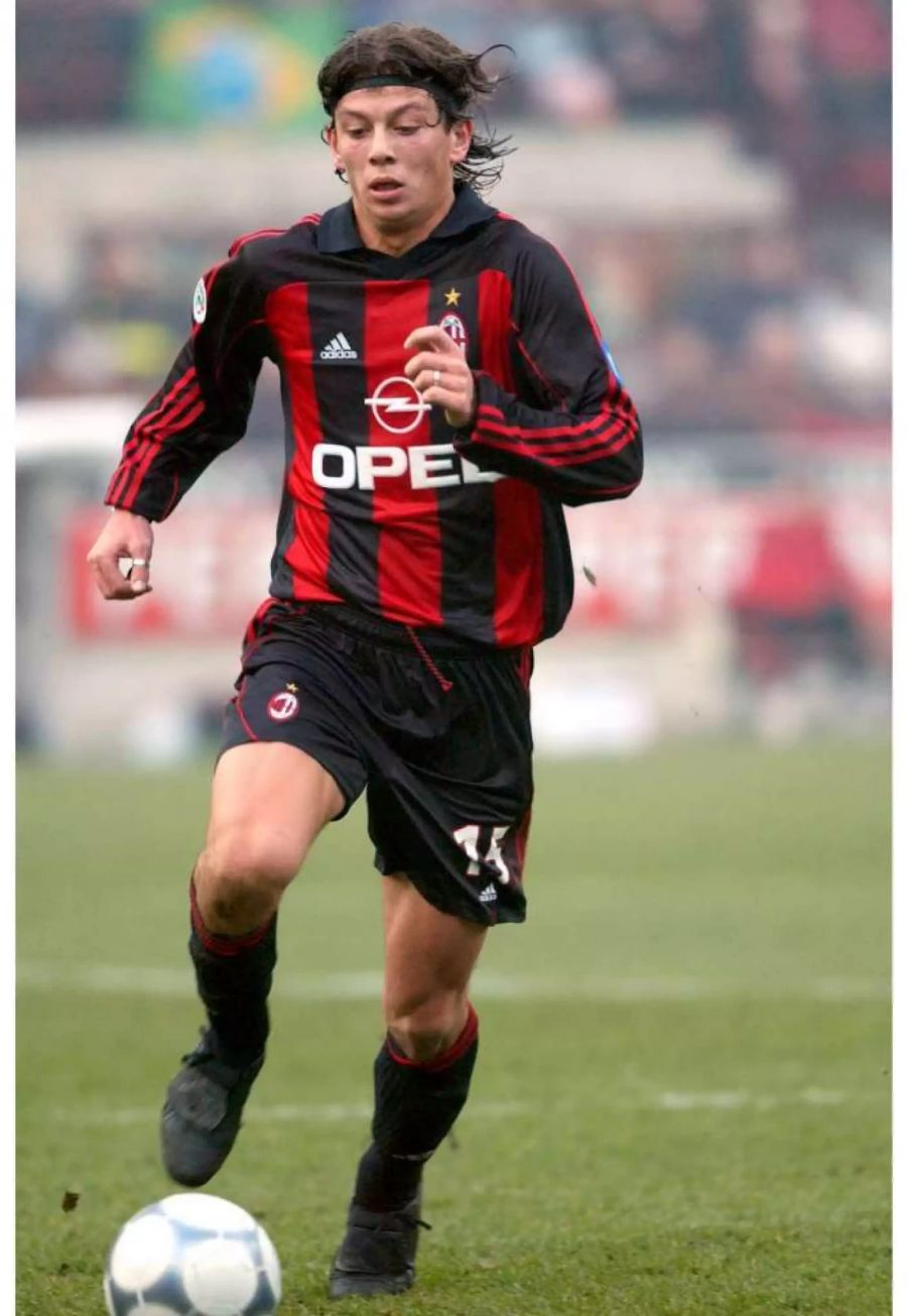 Zwischen 2001 und 2007 war Donati bei Milan unter Vertrag, kam aber nur sporadisch zum Einsatz.