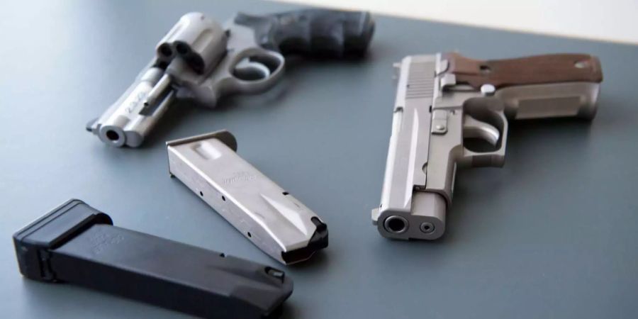 Sig Sauer soll 12 Millionen Strafe zahlen wegen illegalen Transports von 36'000 Pistolen nach Kolumbien.