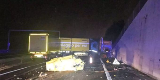 In der Waadt - Verunfallter Lastwagen legt A9 lahm