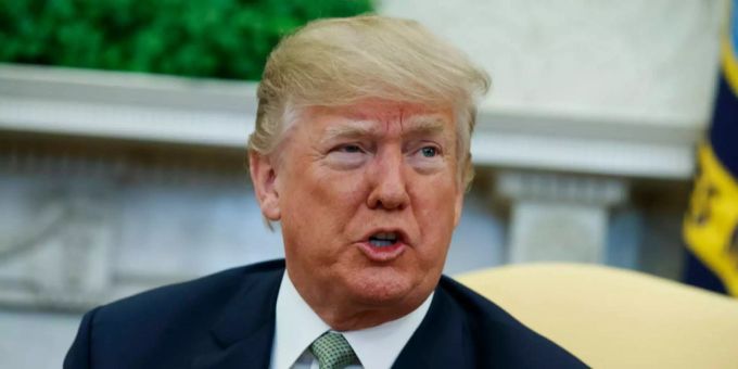 Donald Trump schliesst sich mit dem saudischen Kronprinzen Mohammed zusammen, um gegen den gemeinsamen Feind, den Iran, vorzugehen. Donald Trump schliesst sich mit dem saudischen Kronprinzen Mohammed zusammen, um gegen den gemeinsamen Feind, den Iran, vorzugehen.