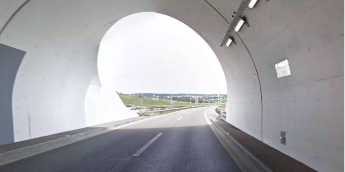 Wer nach Konstanz möchte, muss die Autobahn an der Ausfahrt Kreuzlingen Süd verlassen. Wer nach Konstanz möchte, muss die Autobahn an der Ausfahrt Kreuzlingen Süd verlassen.