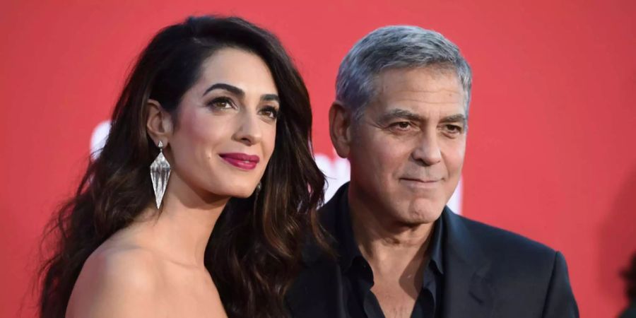 George und Amal Clooney beenden ihren Aufenthalt auf Sardinien.