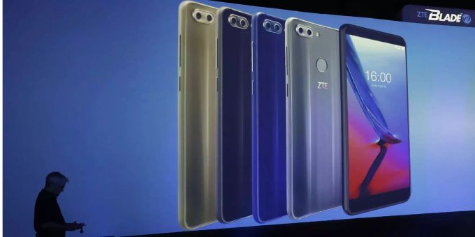 Der chinesische Smartphone-Anbieter ZTE soll sieben Jahre vom Zugang der amerikanischen Technologie ausgeschlossen werden. Der chinesische Smartphone-Anbieter ZTE soll sieben Jahre vom Zugang der amerikanischen Technologie ausgeschlossen werden.
