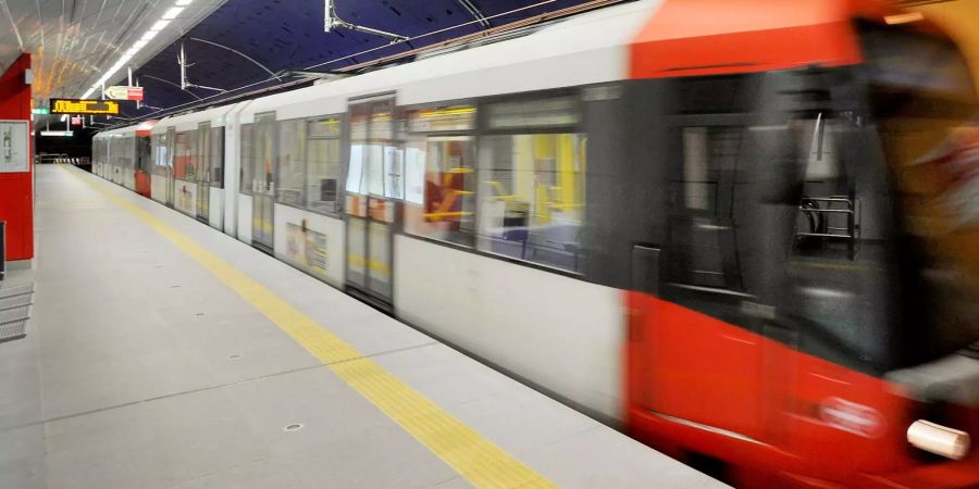 In Duisburg (D) kollidieren zwei U-Bahn-Züge miteinander. (Symbolbild)