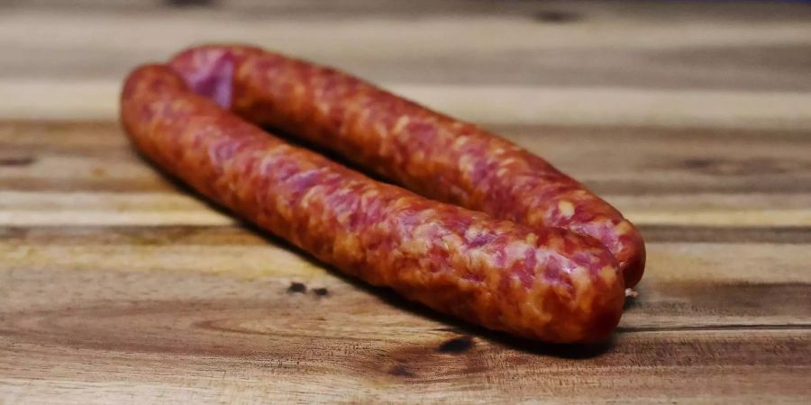 Zwei Würste für eine Reformation: Mit seinem Wurst-Essen während der Fastenzeit beging Zwingli nicht nur einen grossartigen Frevel, sondern läutete auch die Reformation ein.