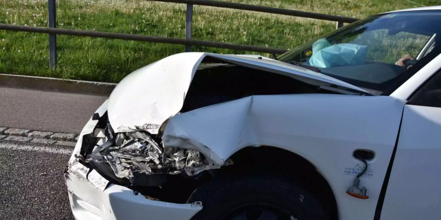 An den beiden Autos entstand ein erheblicher Sachschaden.