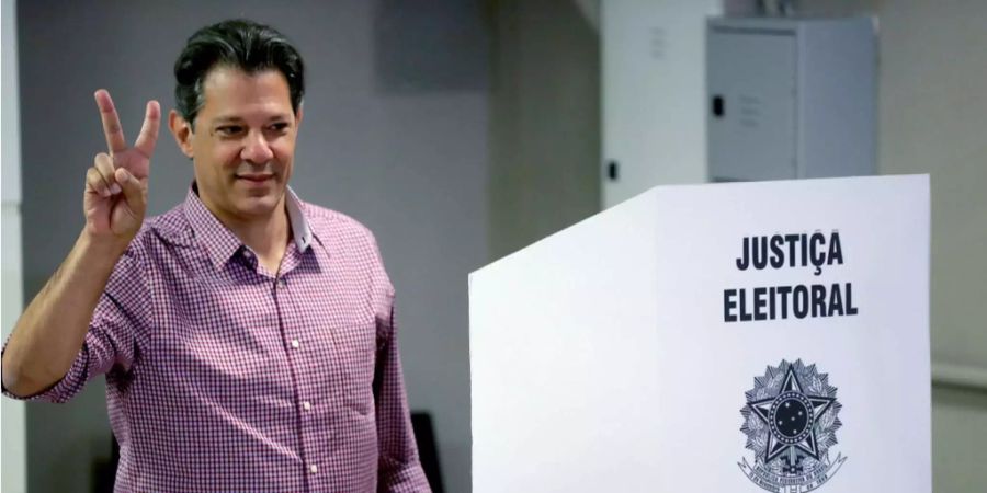 Fernando Haddad nach seiner Stimmabgabe in Brasilien.