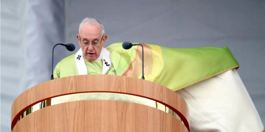 Papst Franziskus bei einer Messe in Dublin.