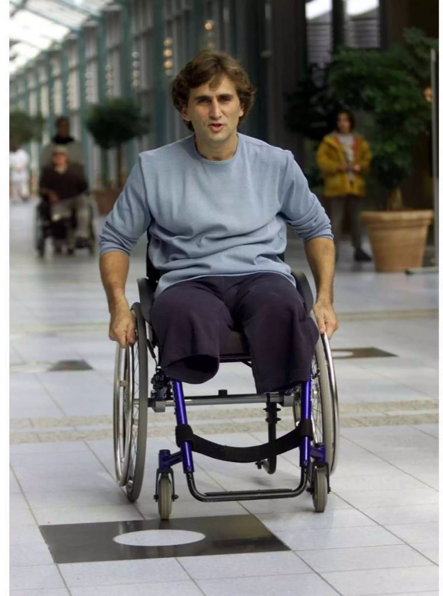 Alex Zanardi: War CART-Champion (Amerikanische Rennserie) und versuchte sich mehrmals in der Formel 1. 2001 verunglückte er bei einem schweren Crash und verlor beide Beine. Auf dem Handbike fuhr er trotzdem weiter und gewann an den Paralympics 2012 und 2016 zweimal Gold.