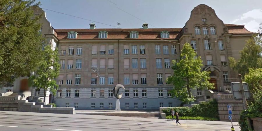 Das Gebäude der Rechtswissenschaftlichen Fakultät der Universität Zürich an der Rämistrasse 74.