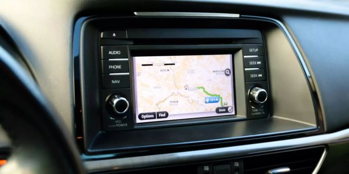 Intelligente Vorgaben für Navigationsgeräte können helfen, Schleichverkehr zu reduzieren. (Symbolbild) Das Navigationssystem eines Autos.