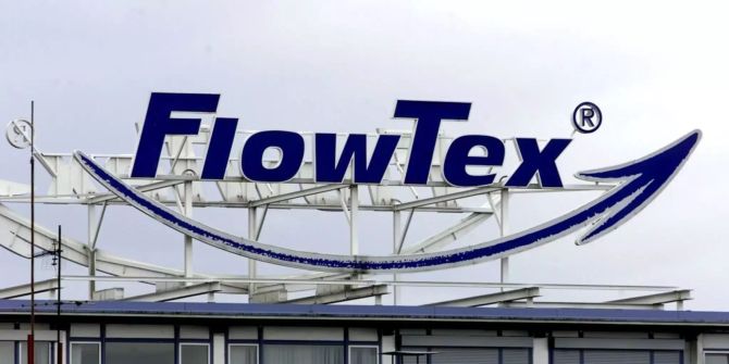 Das FlowTex-Logo auf der ehemaligen Firmenzentrale.